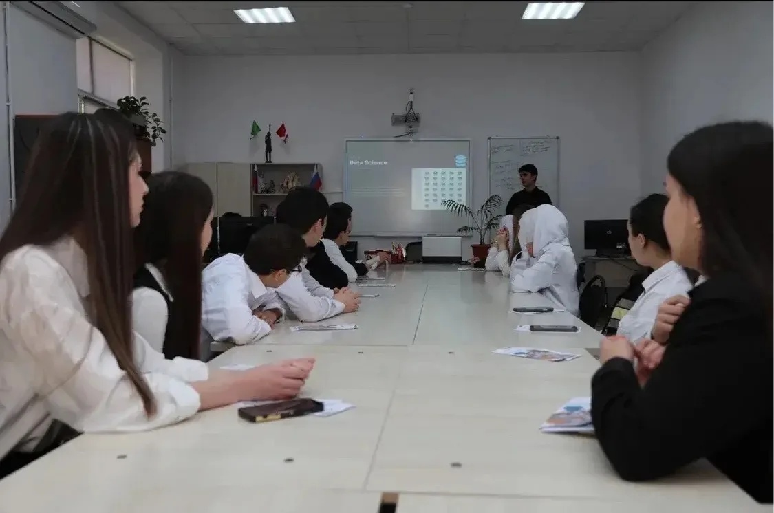 Цифровое будущее начинается здесь: в Техническом колледже им. Р.Н. Ашуралиева прошел День открытых дверей федерального проекта «Профессионалитет»